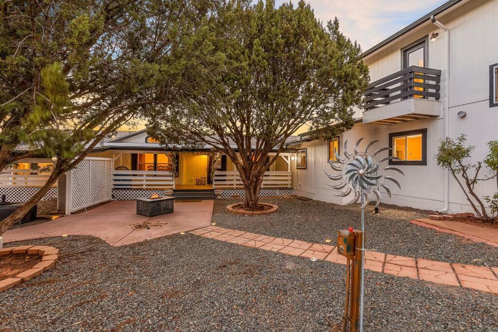 סדונה Serene Home- Sleeps 16 - Pet Friendly - Hot Tub - Pool -2 Kitchens! מראה חיצוני תמונה