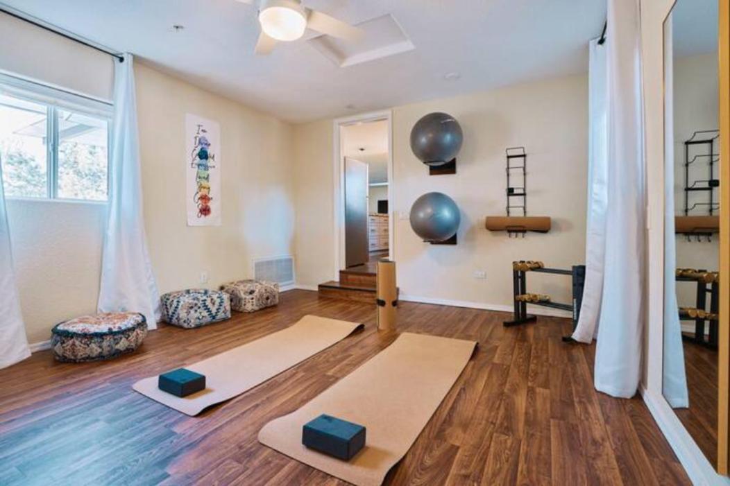 סדונה Serene Home- Sleeps 16 - Pet Friendly - Hot Tub - Pool -2 Kitchens! מראה חיצוני תמונה